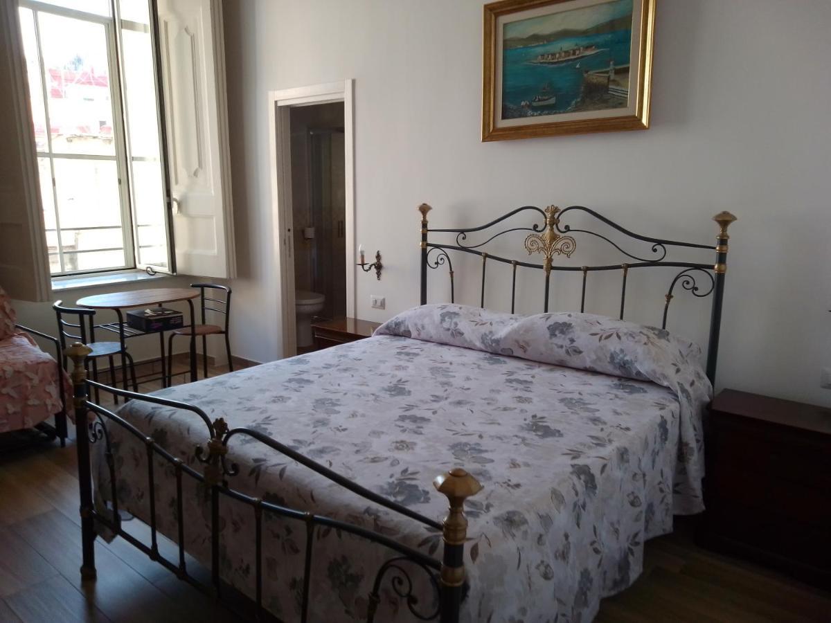 B&B Palazzo Sersale Napoli Zewnętrze zdjęcie