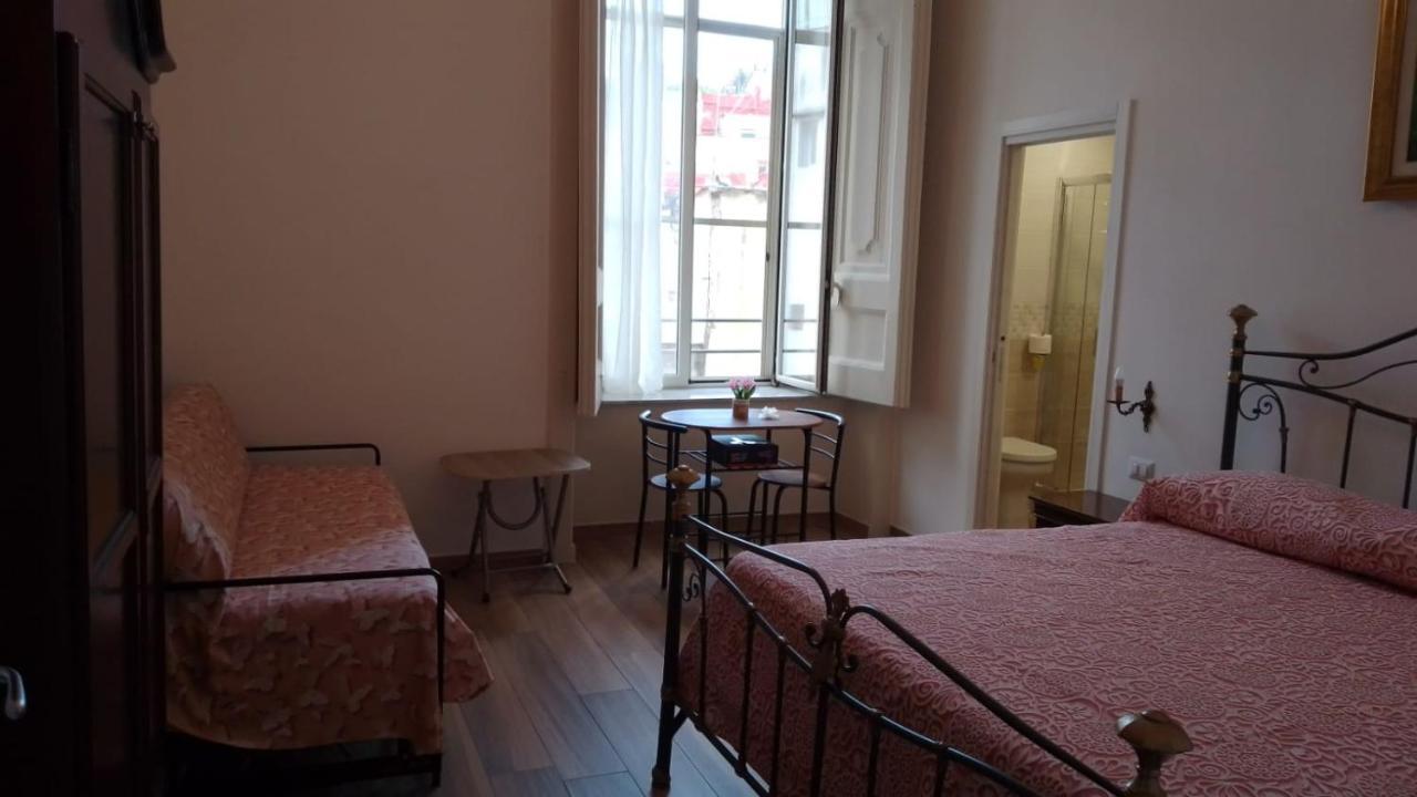 B&B Palazzo Sersale Napoli Zewnętrze zdjęcie