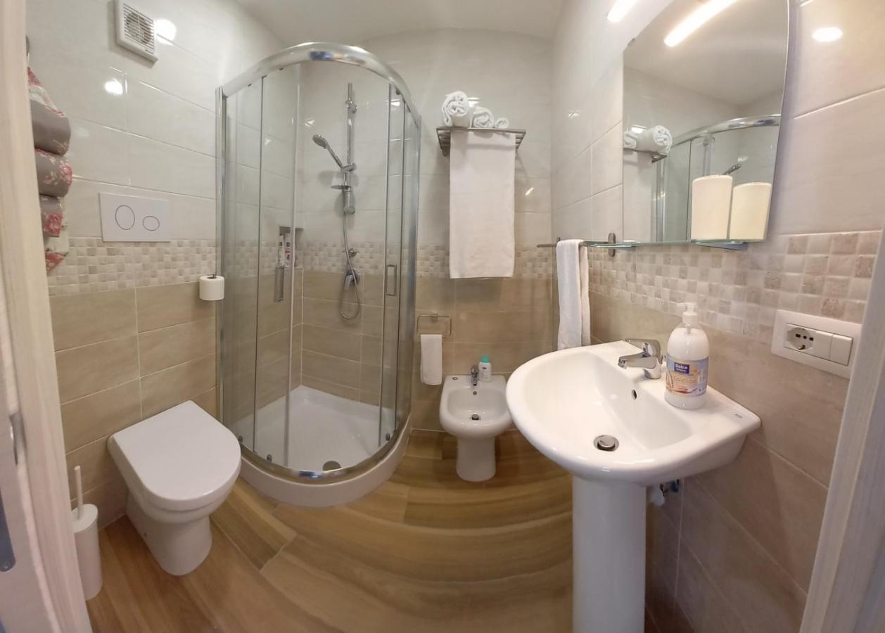 B&B Palazzo Sersale Napoli Zewnętrze zdjęcie