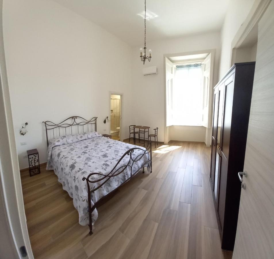 B&B Palazzo Sersale Napoli Zewnętrze zdjęcie