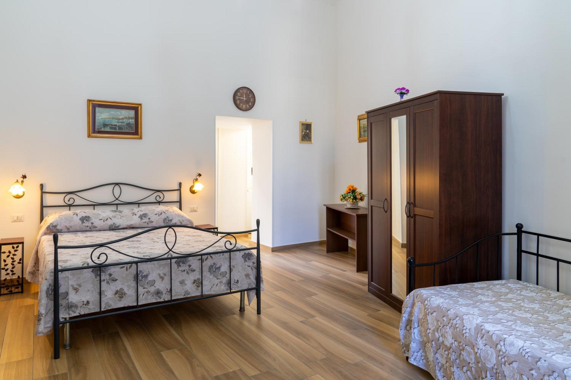 B&B Palazzo Sersale Napoli Zewnętrze zdjęcie