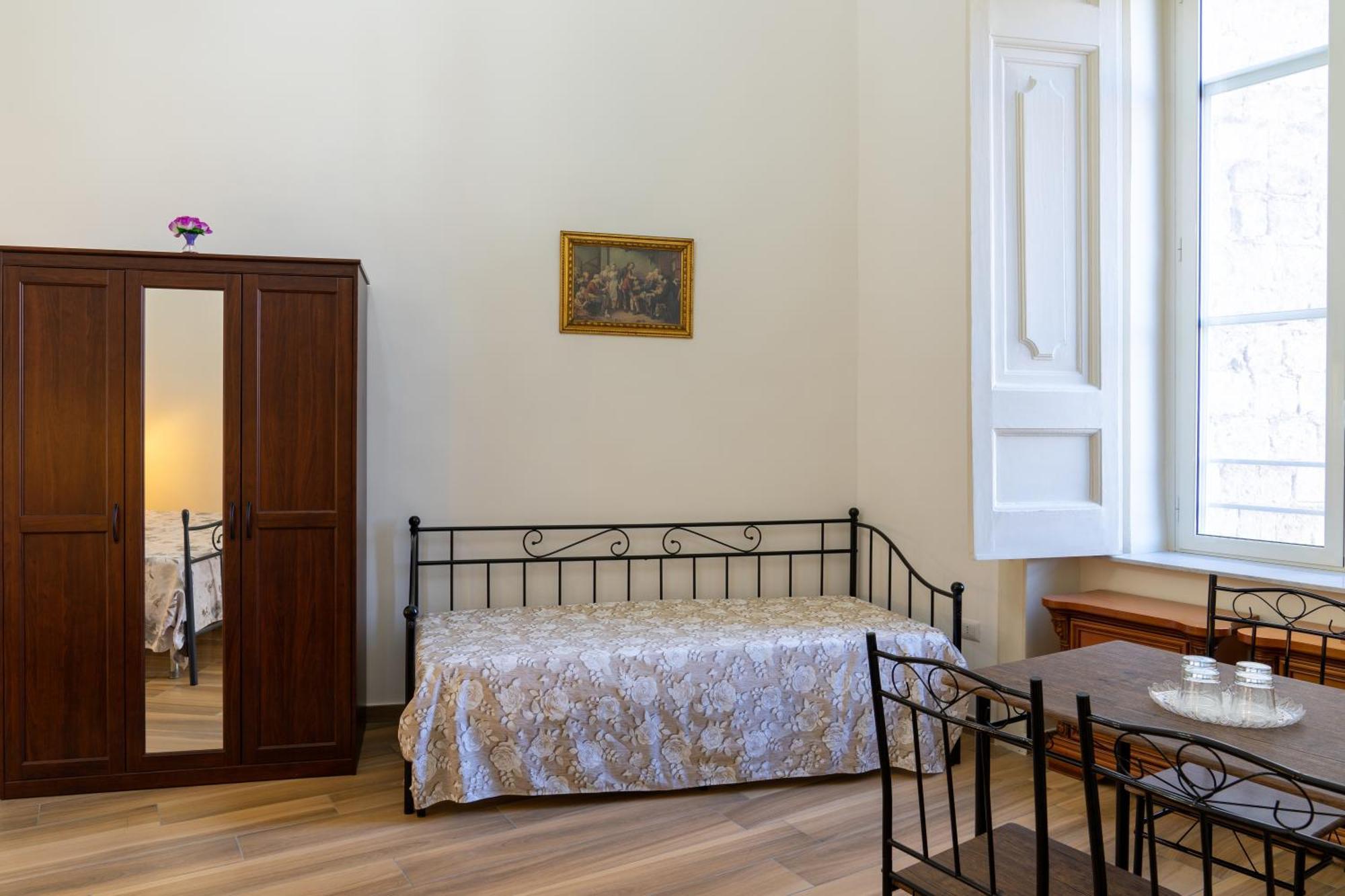 B&B Palazzo Sersale Napoli Zewnętrze zdjęcie