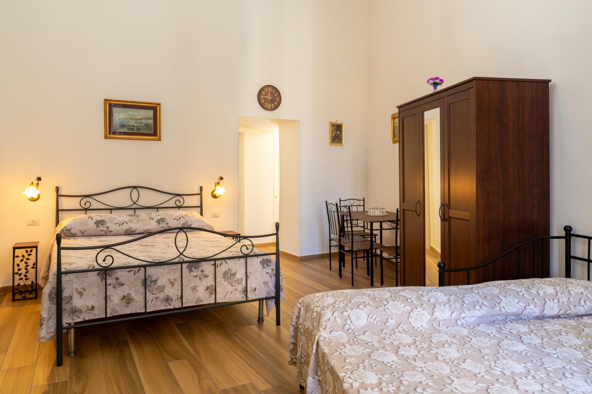 B&B Palazzo Sersale Napoli Zewnętrze zdjęcie