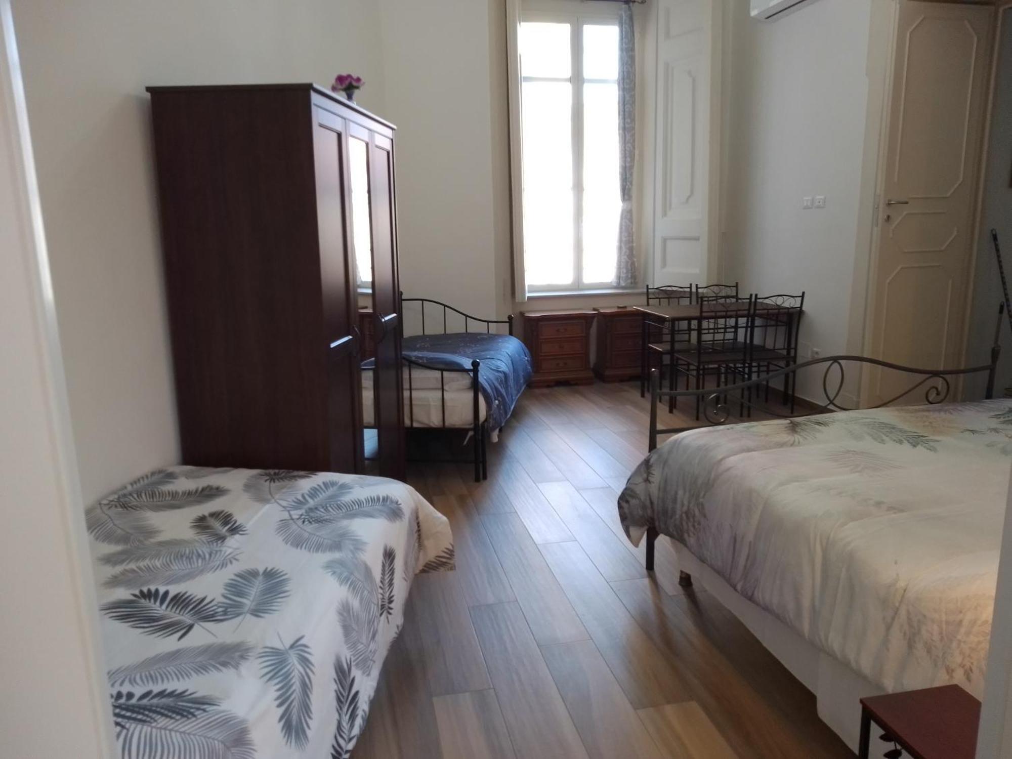 B&B Palazzo Sersale Napoli Zewnętrze zdjęcie